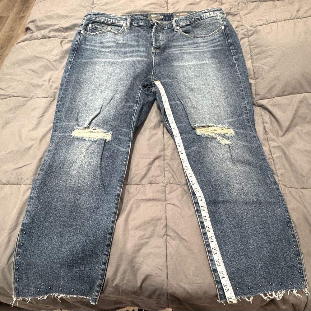 TORRID NWT High-Rise Straight Jeans